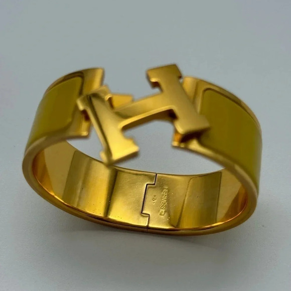 HERMES Click H Bracelet Yellow Gold with Yellow Enamel - Picture 3 of 10